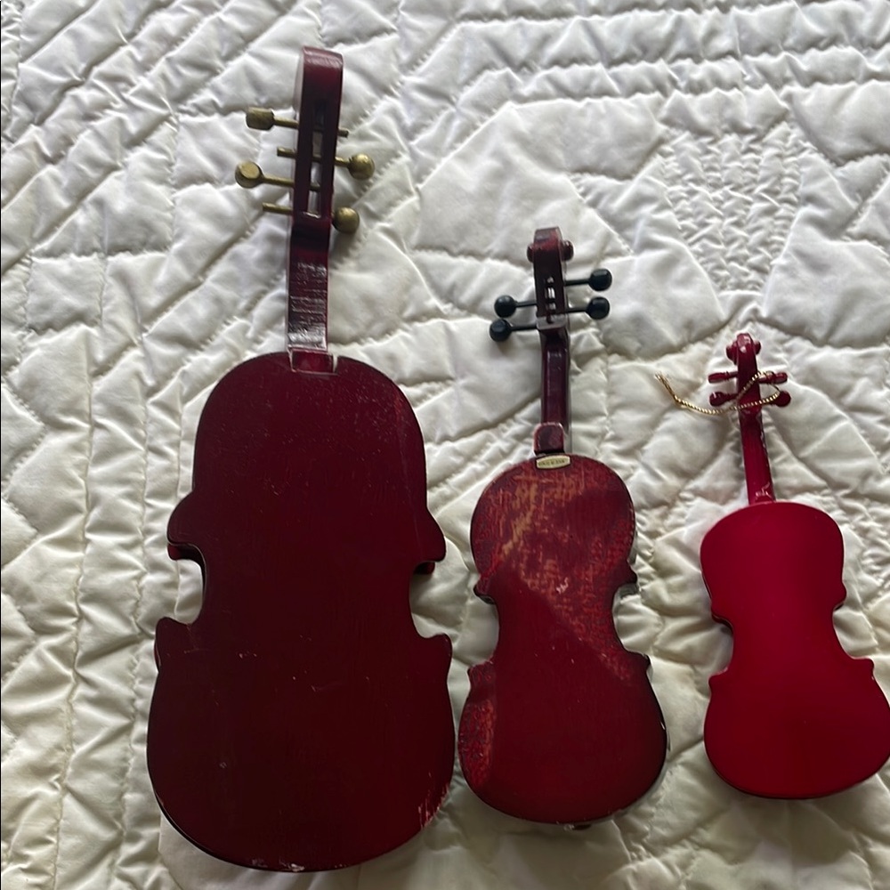 Red String Instrument Decor Set - Picture 5 of 6
